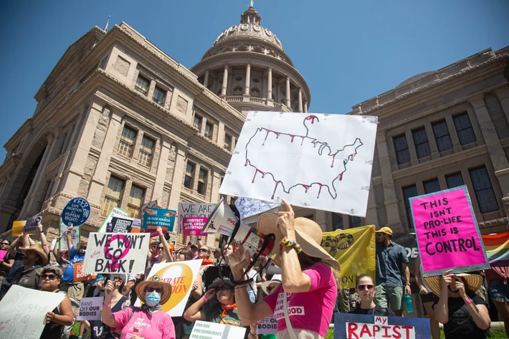 Texas Republicans’ long-sought ‘trigger law’ on abortion now in effect